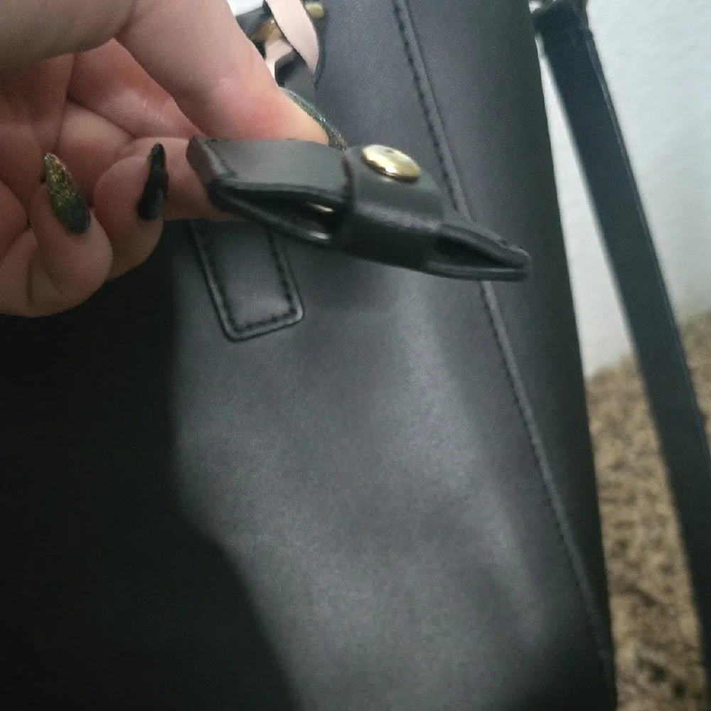 Kate Spade ♠️ Black & Baby Pink Leather Small/Med Satchel W/ Key Holder (EUC)✨